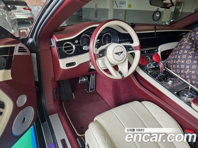 Bentley Continental GT 2019 — Photo 8/18