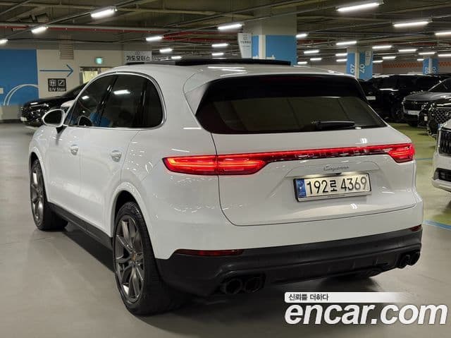 Porsche Cayenne 2019 — ფოტო 14/20