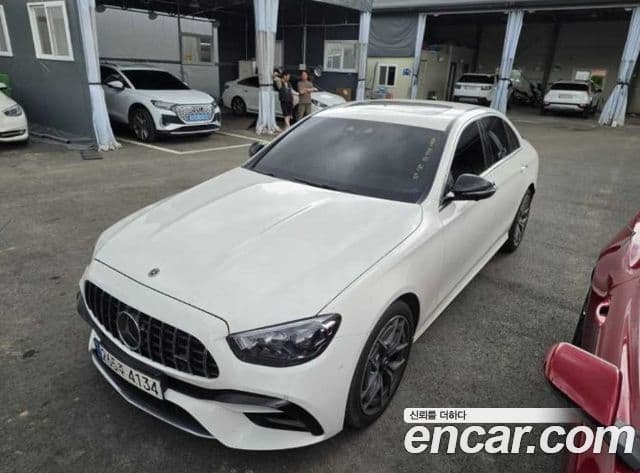 Mercedes-Benz E-Class 2022 — Photo 8/16