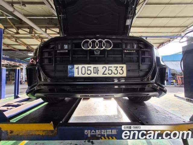 Audi Q8 2023 — Photo 1/3