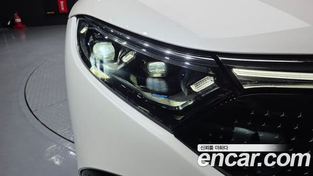 Mercedes-Benz EQS 2022 — ფოტო 32/35