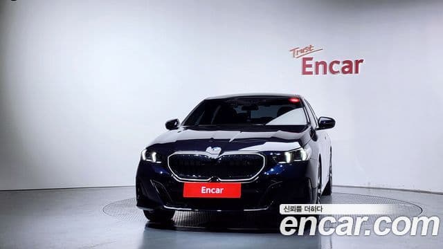 BMW 5 Series 2025 — Photo 1/23