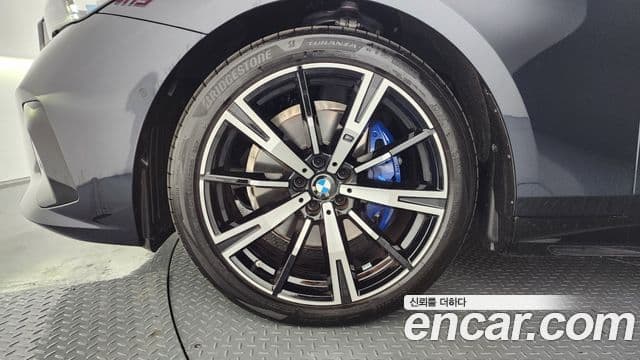 BMW 5 Series 2025 — Photo 7/23