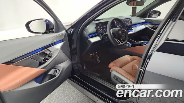 BMW 5 Series 2025 — Photo 17/23