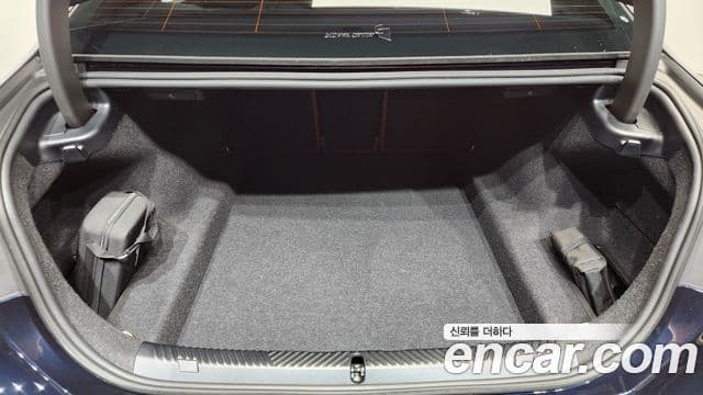 BMW 5 Series 2025 — Photo 11/23