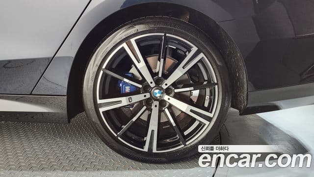 BMW 5 Series 2025 — Photo 19/23