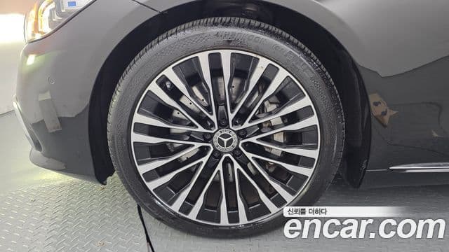 Mercedes-Benz S-Class 2021 — Photo 35/37
