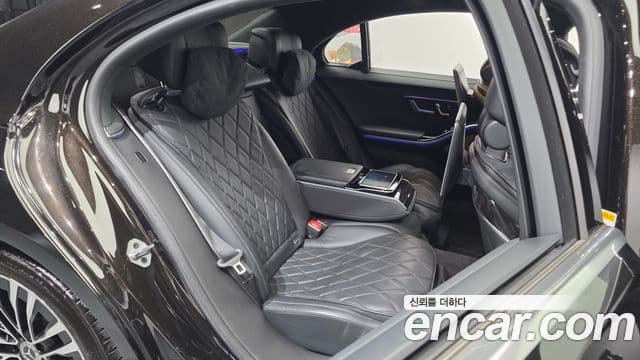 Mercedes-Benz S-Class 2021 — Photo 23/37