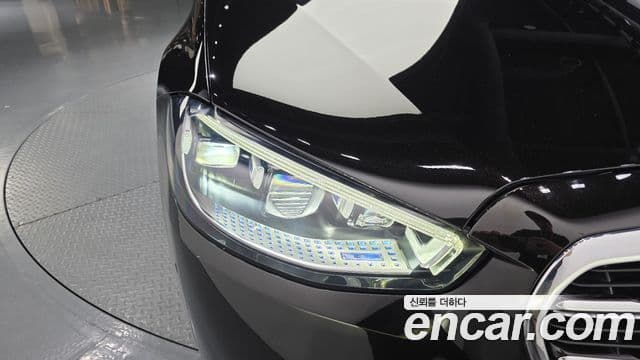 Mercedes-Benz S-Class 2021 — Photo 27/37