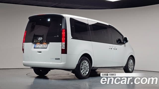 Hyundai Staria 2025 — Фото 2/20