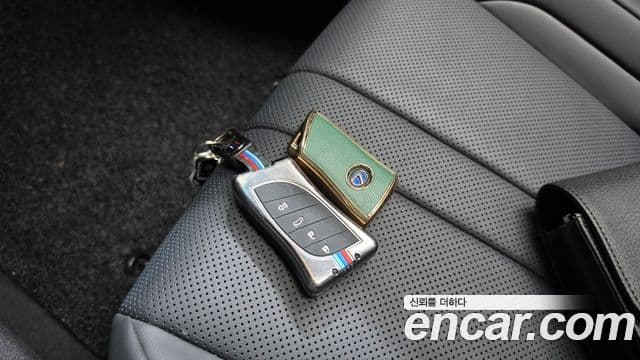 Lexus ES300h 2021 — Photo 4/35