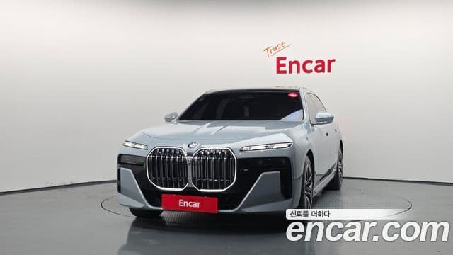 BMW 7 Series 2024 — ფოტო 8/33
