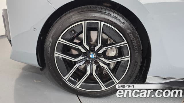 BMW 7 Series 2024 — ფოტო 23/33