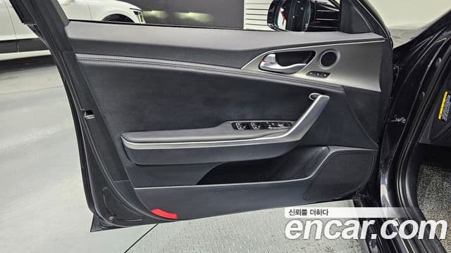 Kia Stinger 2018 — Şəkil 7/31