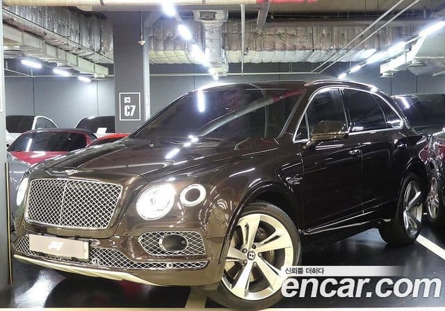 Bentley Bentayga 2018 — ფოტო 4/20