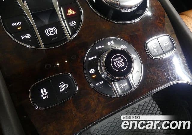 Bentley Bentayga 2018 — ფოტო 10/20