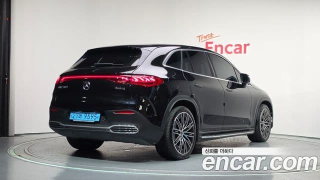 Mercedes-Benz EQE SUV 2023 — ფოტო 7/33