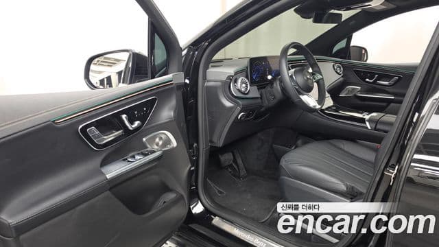 Mercedes-Benz EQE SUV 2023 — ფოტო 15/33