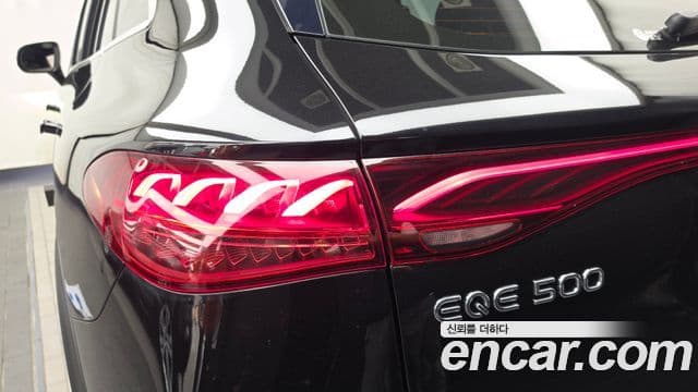 Mercedes-Benz EQE SUV 2023 — ფოტო 31/33