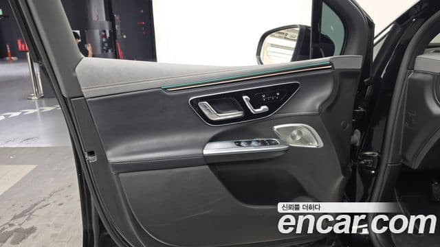 Mercedes-Benz EQE SUV 2023 — ფოტო 28/33