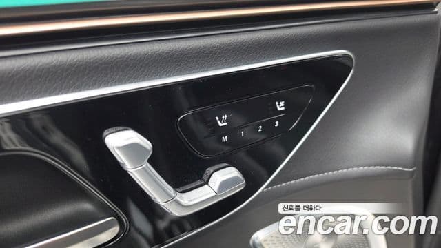 Mercedes-Benz EQE SUV 2023 — ფოტო 32/33