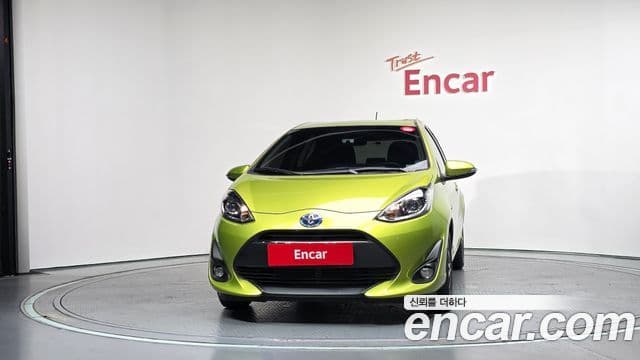 Toyota Prius C 2018 — Şəkil 19/30