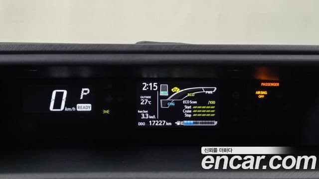 Toyota Prius C 2018 — Şəkil 26/30