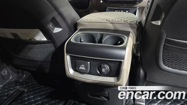 Kia Carnival 2024 — ფოტო 22/38