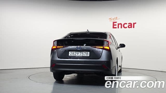 Toyota Prius 2019 — Photo 19/30