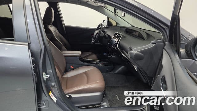 Toyota Prius 2019 — Photo 11/30