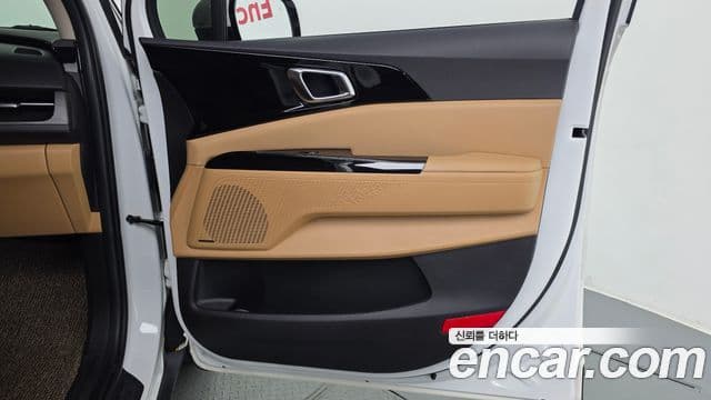 Kia Carnival 2021 — ფოტო 26/36
