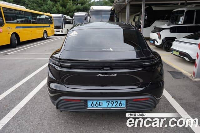 Porsche Macan EV, 2025