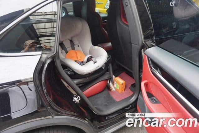 Porsche Macan EV 2025 — Photo 15/20
