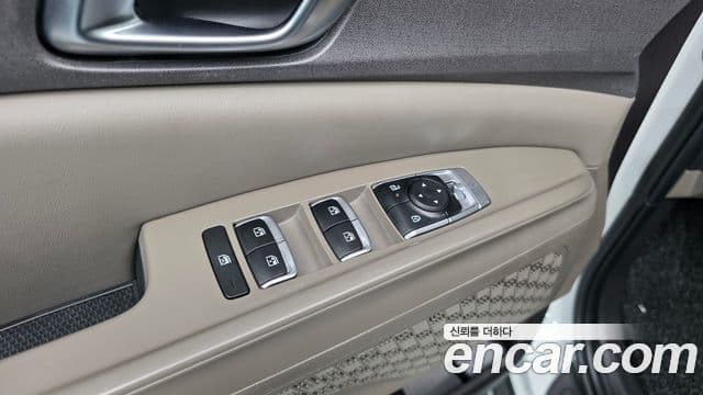 Kia Carnival 2023 — Фото 19/20