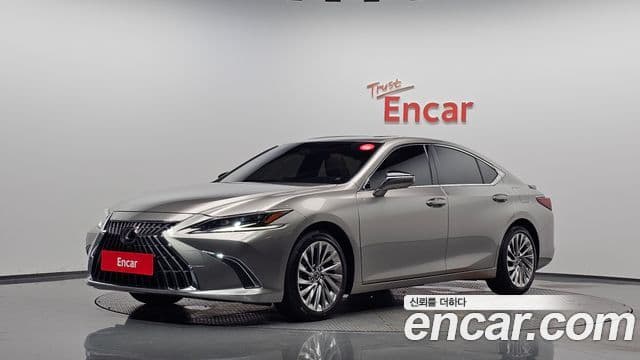 Lexus ES300h 2023 — Фото 1/20