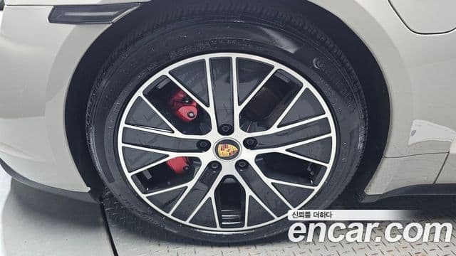 Porsche Taycan 2023 — ფოტო 18/32