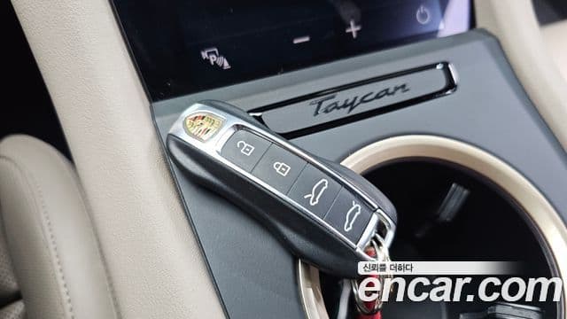 Porsche Taycan 2023 — ფოტო 10/32