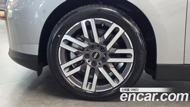 Mini Cooper Electric 2024 — ფოტო 8/19