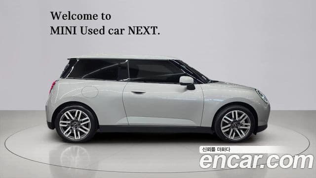 Mini Cooper Electric 2024 — ფოტო 18/19
