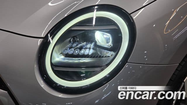 Mini Cooper Electric 2024 — ფოტო 19/19