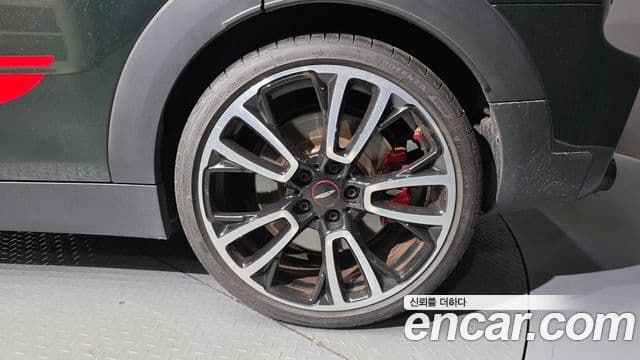 Mini Cooper S Clubman 2020 — Şəkil 22/33