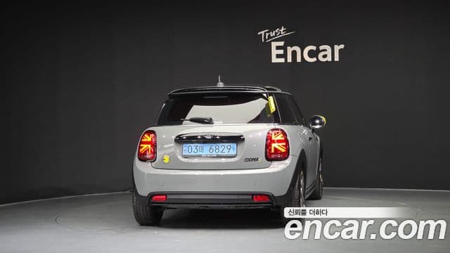 Mini Cooper Electric 2022 — ფოტო 8/30