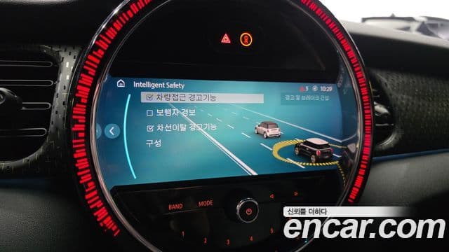 Mini Cooper Electric 2022 — ფოტო 21/30