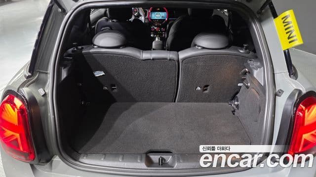 Mini Cooper Electric 2022 — ფოტო 25/30