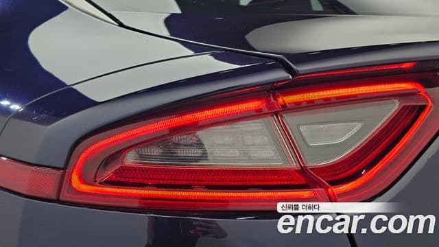Kia Stinger 2019 — Şəkil 18/34