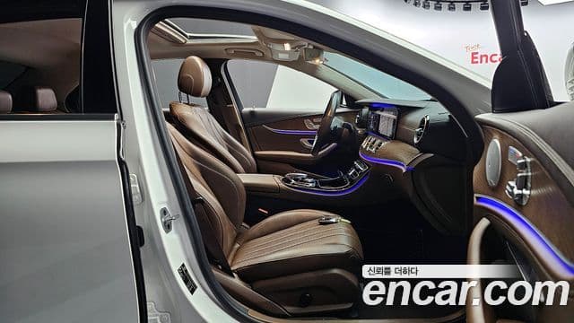 Mercedes-Benz E-Class 2020 — фото 10 из 20