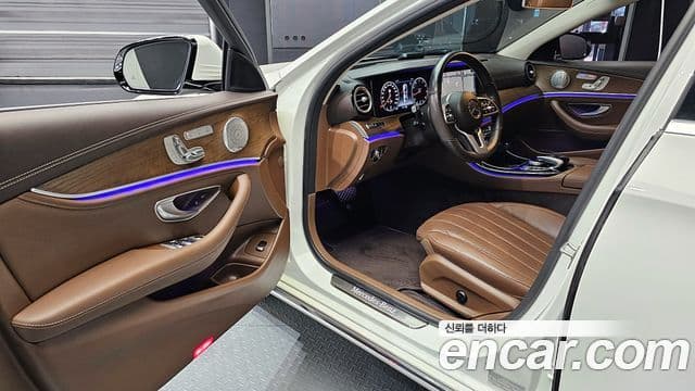Mercedes-Benz E-Class 2020 — фото 11 из 20