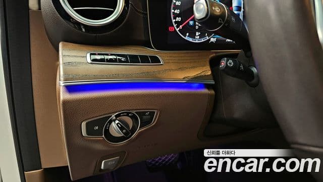 Mercedes-Benz E-Class 2020 — фото 17 из 20