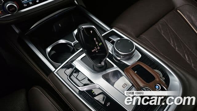 BMW 7 Series 2019 — Photo 8/20