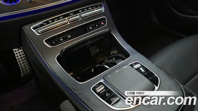 Mercedes-Benz E-Class 2020 — ფოტო 17/20